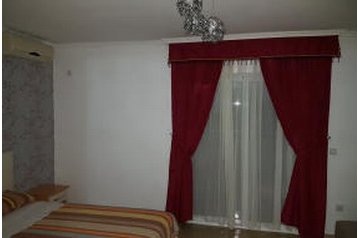 Montenegro Privát Bar, Esterno